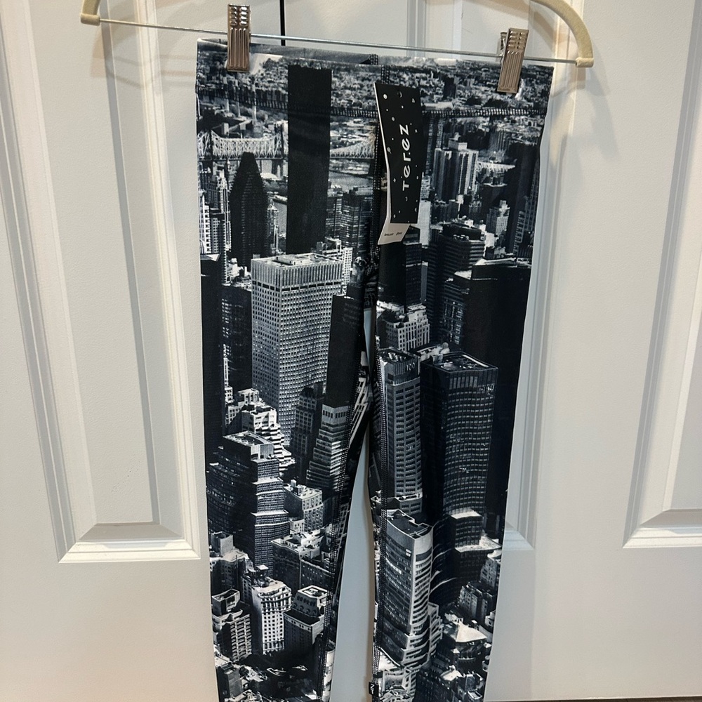 Terez Black & White Cityscape Kids Leggings